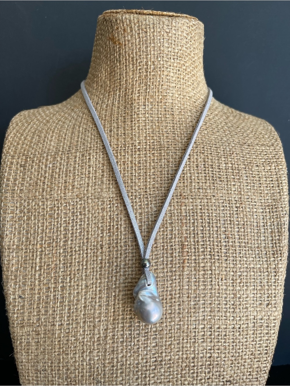 New Genuine gray freshwater pearl pendant necklace.